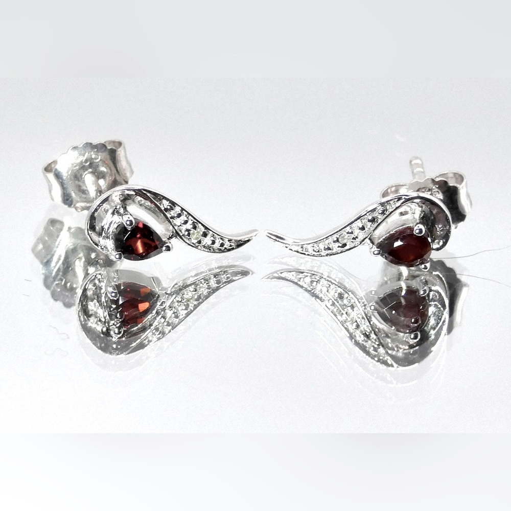 0.37 CTW Genuine Garnet and White Diamond .925 Sterling NWOT